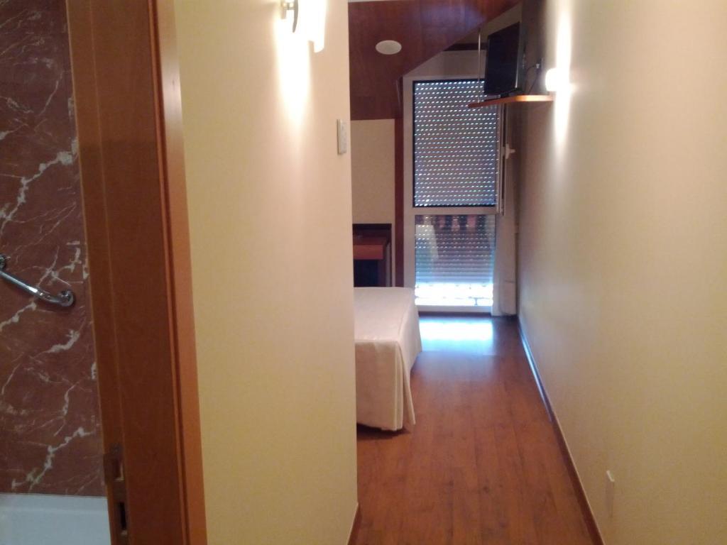 Doade Hotel Hio Bilik gambar