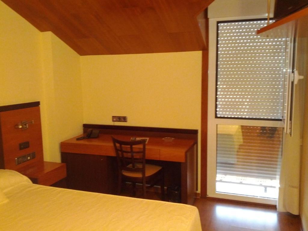 Doade Hotel Hio Bilik gambar